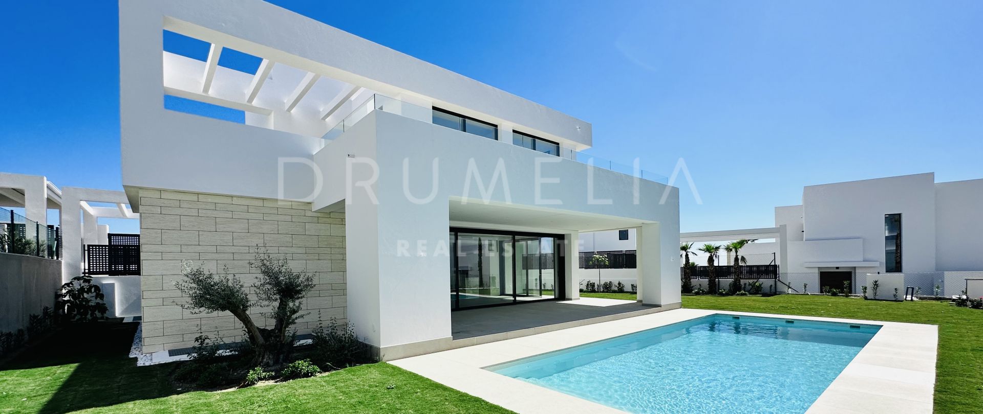 LUXURIÖSE VILLA IN ERSTER LAGE IN LA FINCA DE MARBELLA