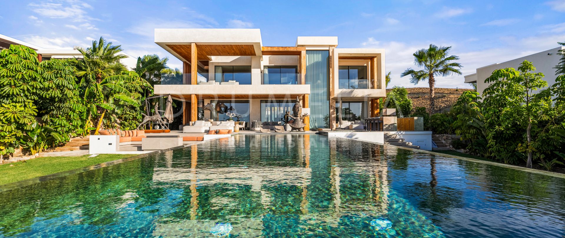 Villa contemporaine flambant neuve avec vue panoramique sur la mer, le golf et la piscine à Los Flamingos Golf Resort