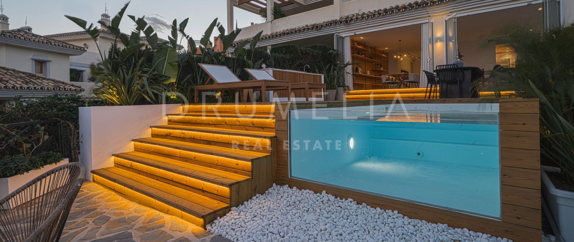 Elegante Erdgeschosswohnung mit atemberaubender Aussicht in Palacetes Los Belvederes, Nueva Andalucía