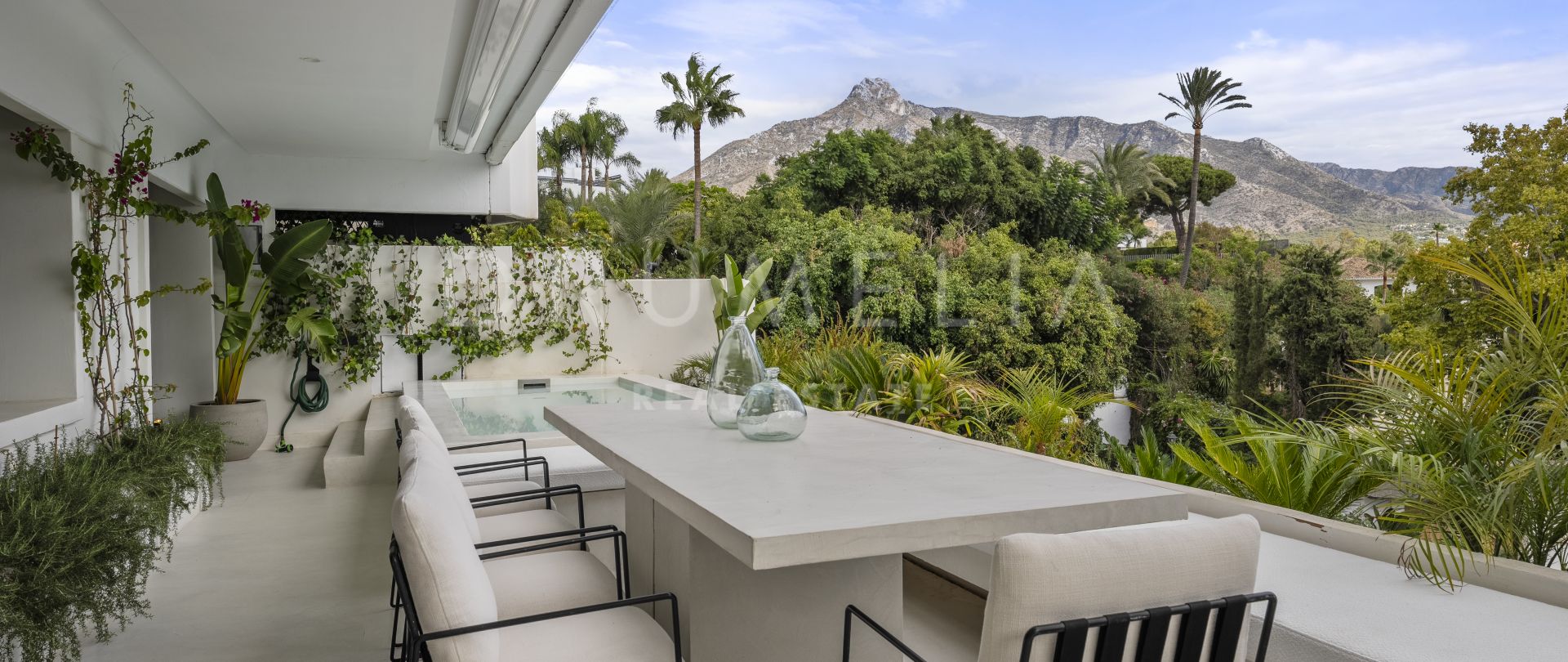 Superbe appartement rénové de 3 chambres à Las Terrazas de las Lomas, Marbella Golden Mile