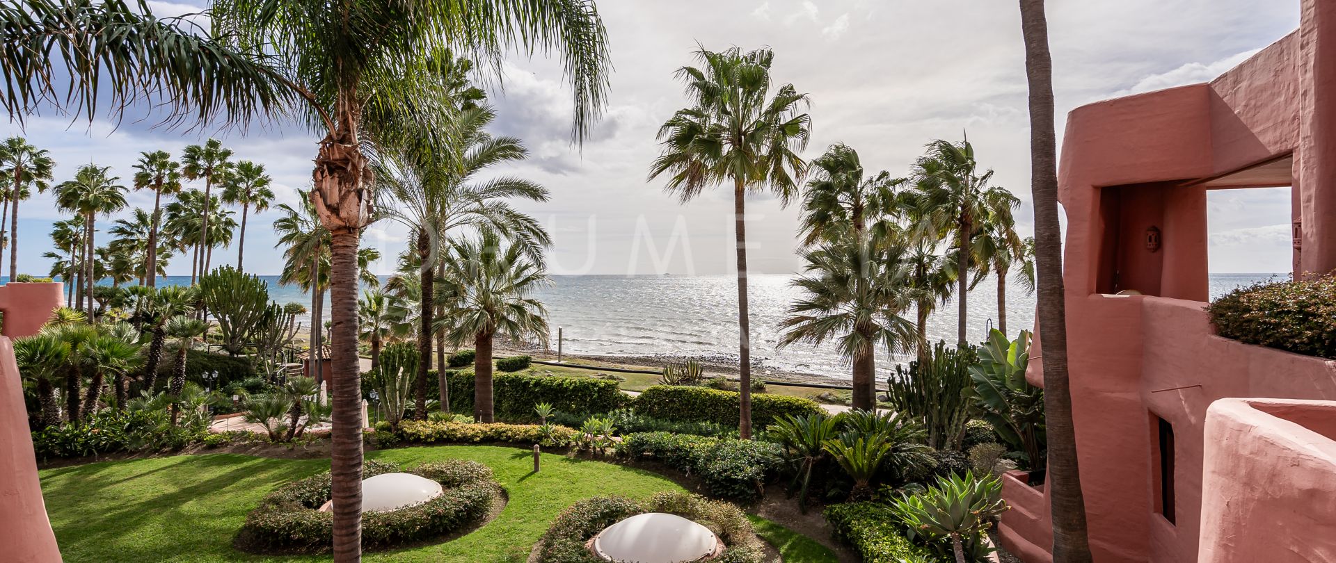 Penthouse de luxe en bord de mer à Menara Beach