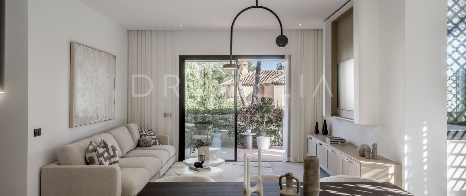 Appartement de 3 chambres entièrement rénové dans la célèbre résidence d'Altos Reales sur le Golden Mile de Marbella