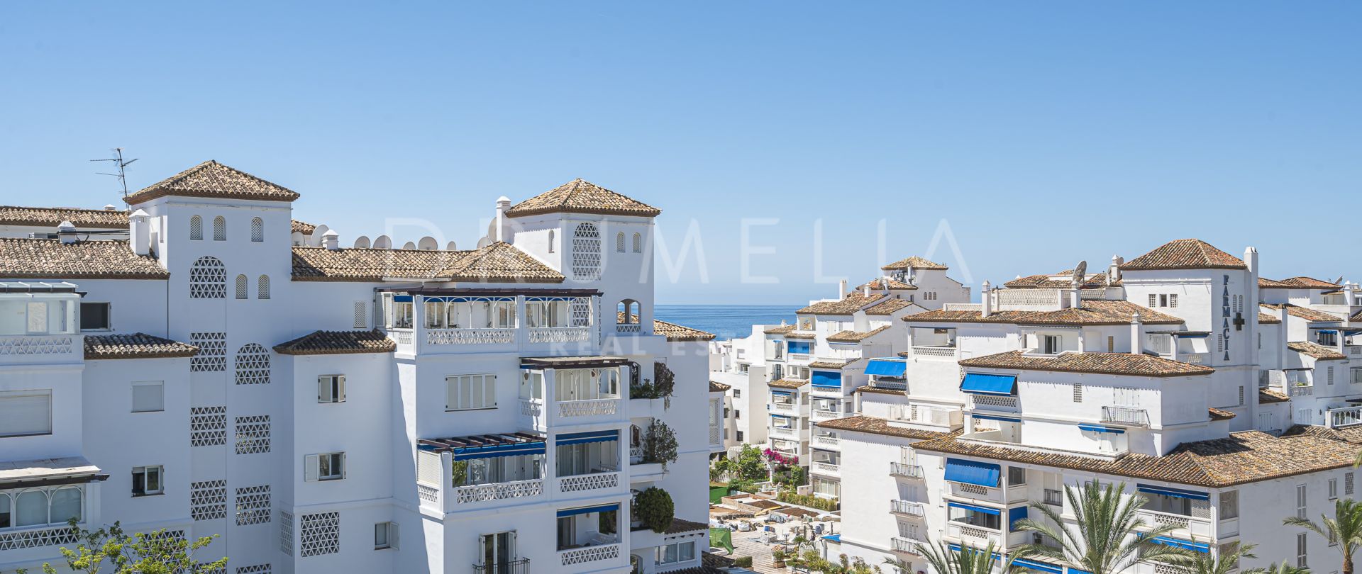 Atico-Duplex con Vistas Parciales al Mar en Segunda Linea de Playa en la Urbanización Las Gaviotas- Puerto Banús