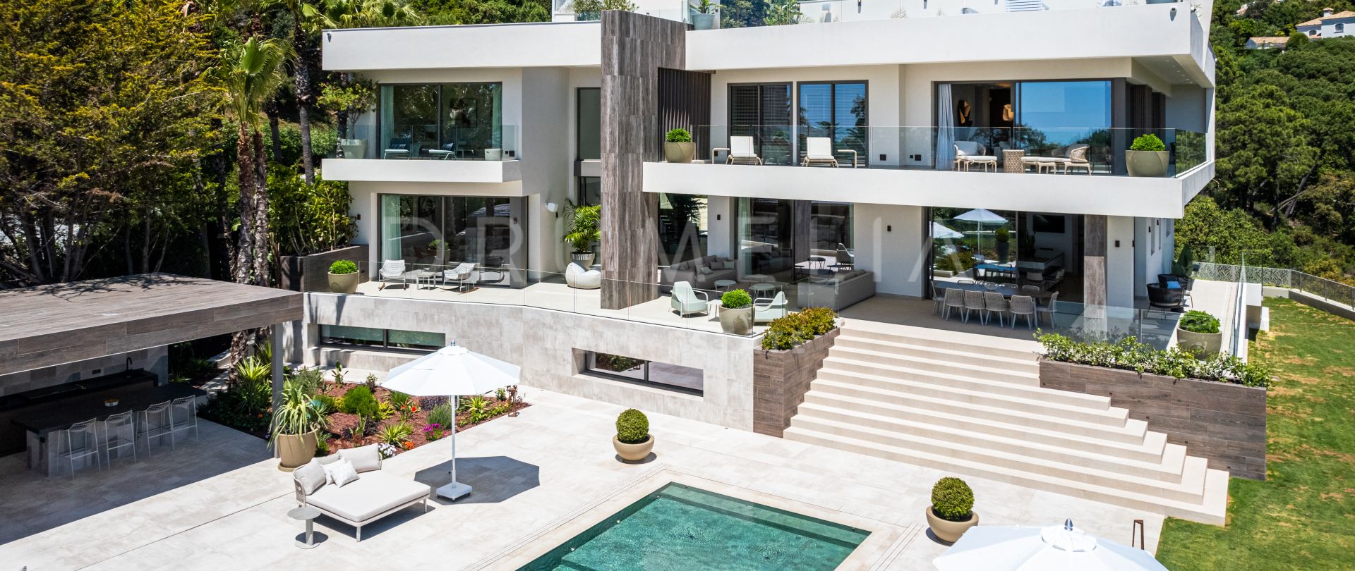 Nytt hisnande modernt lyxigt chic hus med panoramautsikt i La Zagaleta, Benahavis