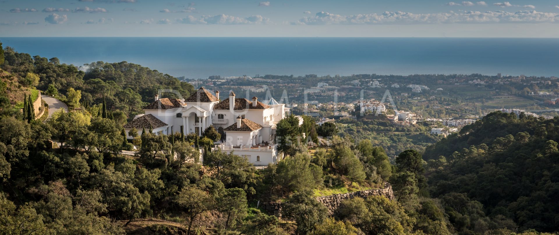 Excepcional mansión de lujo estilo Beverly Hills con vistas panorámicas al mar en La Zagaleta, Benahavís
