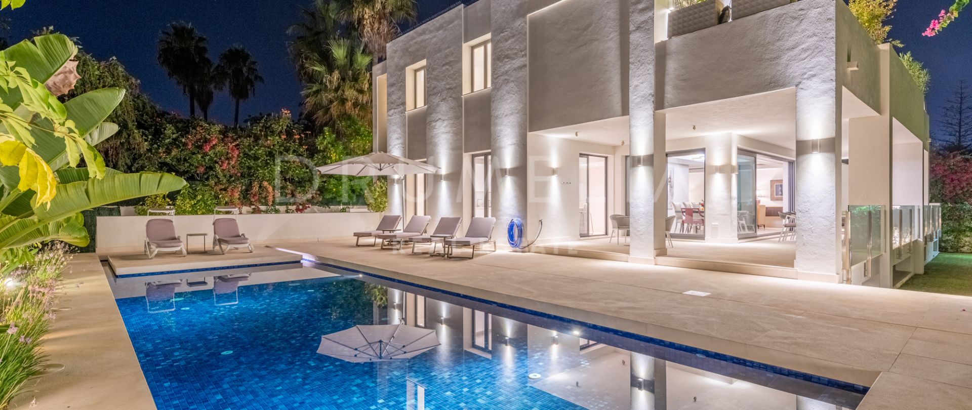 Nieuwe moderne luxe villa aan het strand in Cortijo Blanco, San Pedro