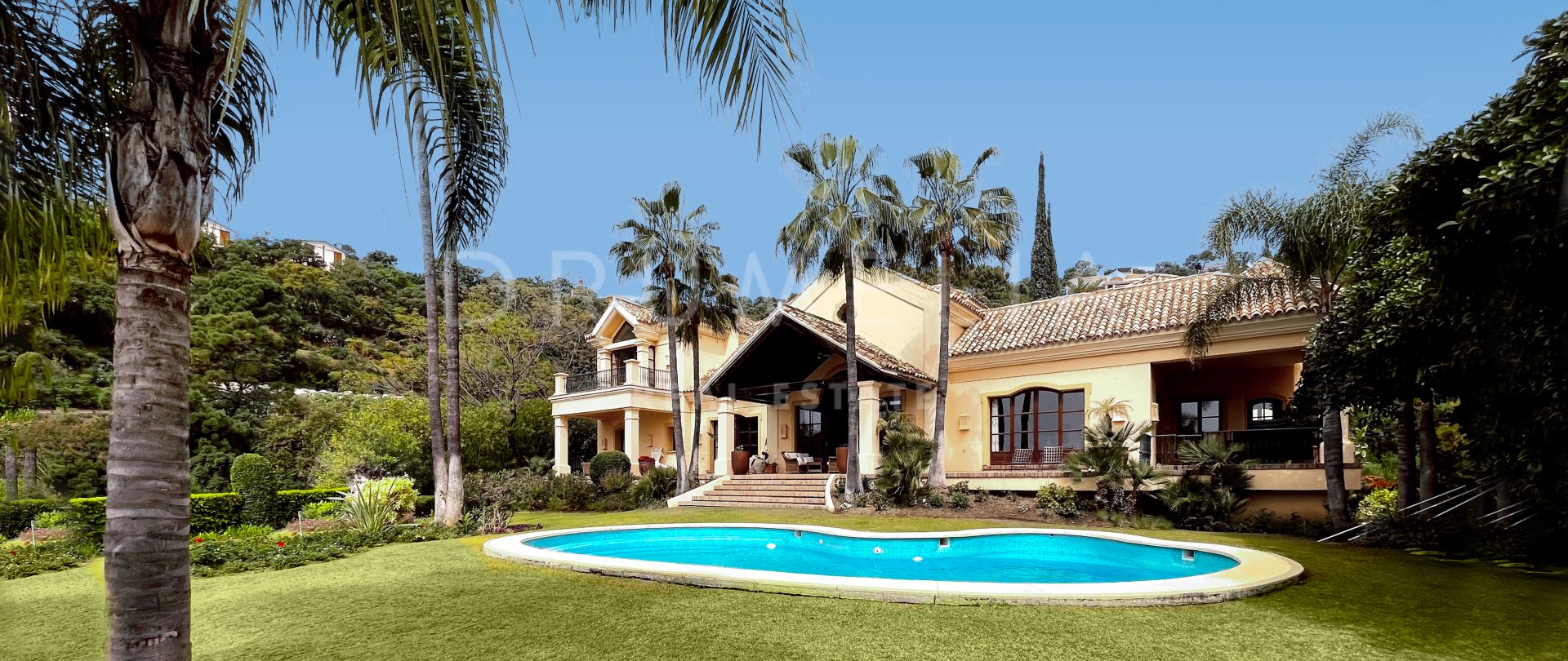 Impressive Andalusian House with Panoramic Views in Zagaleta for sale, Benahavis
