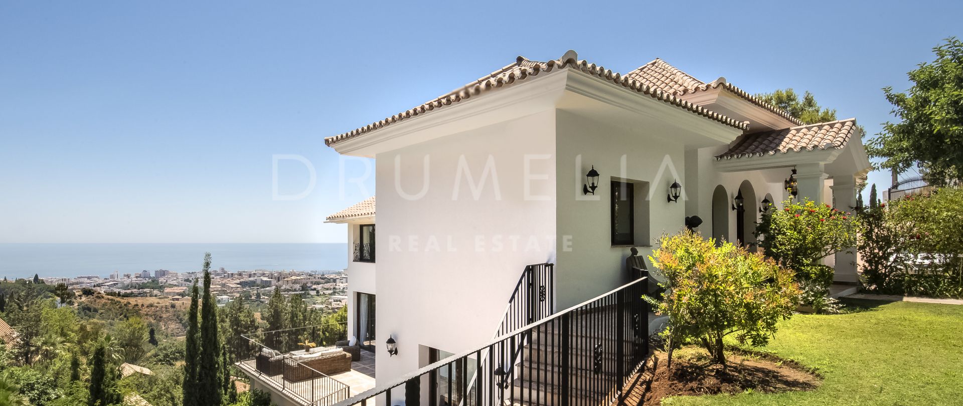 Verbazingwekkende luxe villa met panoramisch uitzicht in La Montua, Marbella.