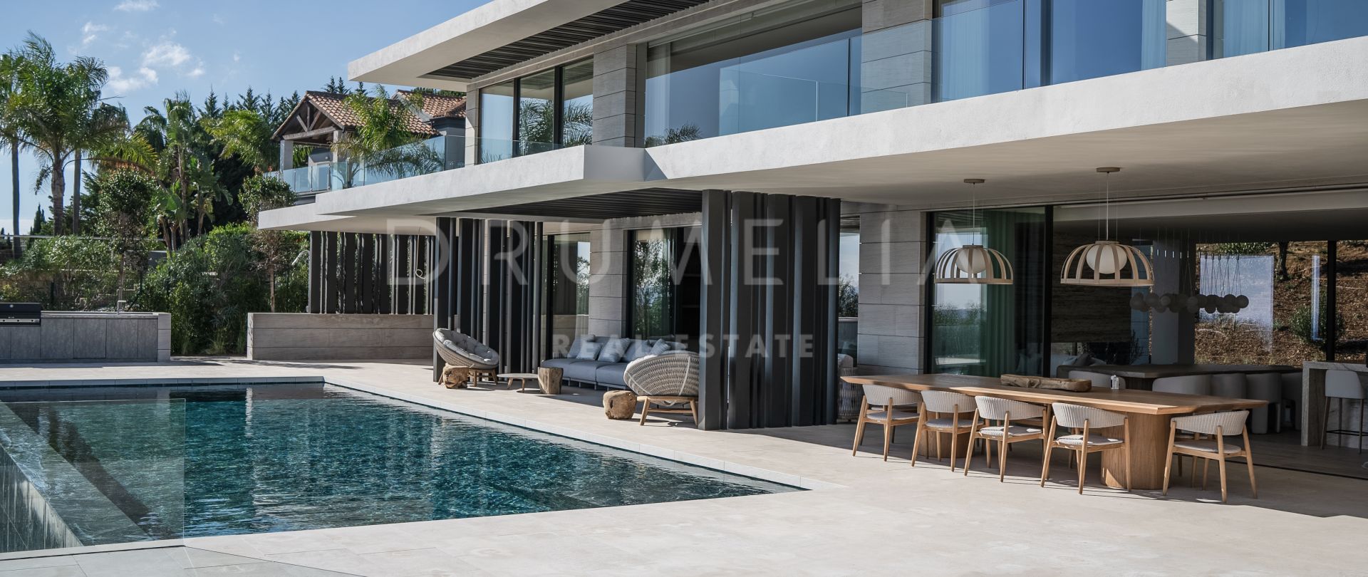 Brandneue, moderne Luxusvilla mit fantastischem Panoramablick in La Reserva, Sotogrande