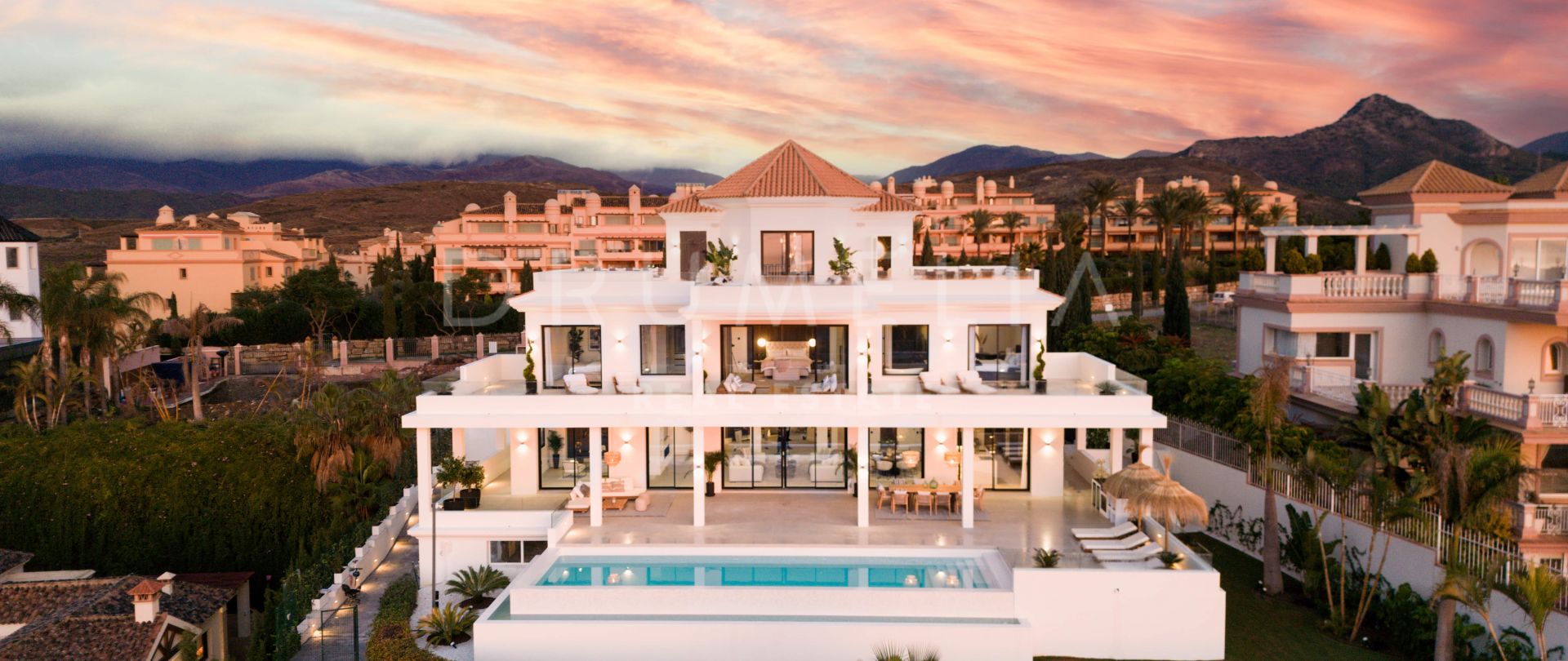 Elegante volledig gerenoveerde luxe villa met prachtig uitzicht op zee in Los Flamingos, Benahavis.
