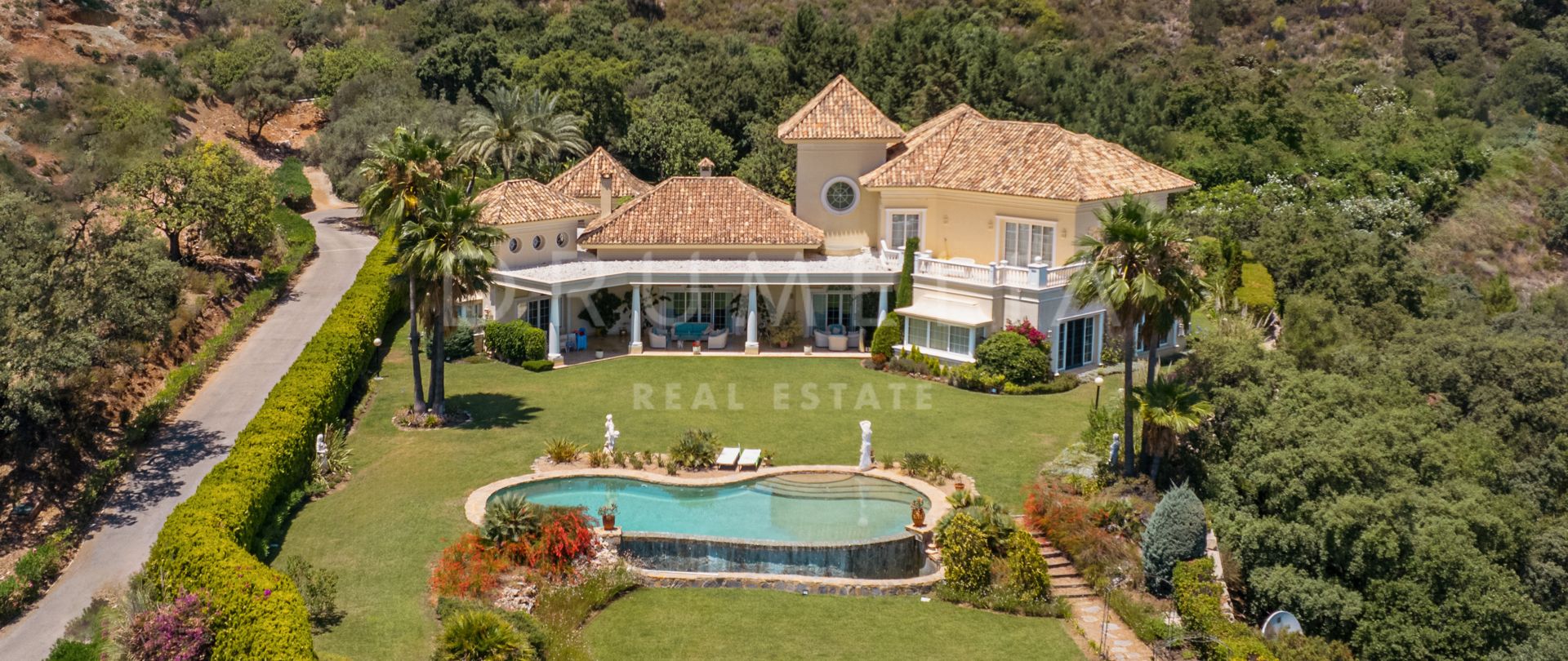 Villa de luxe avec de fabuleuses vues sur la mer à La Zagaleta Golf Resort.