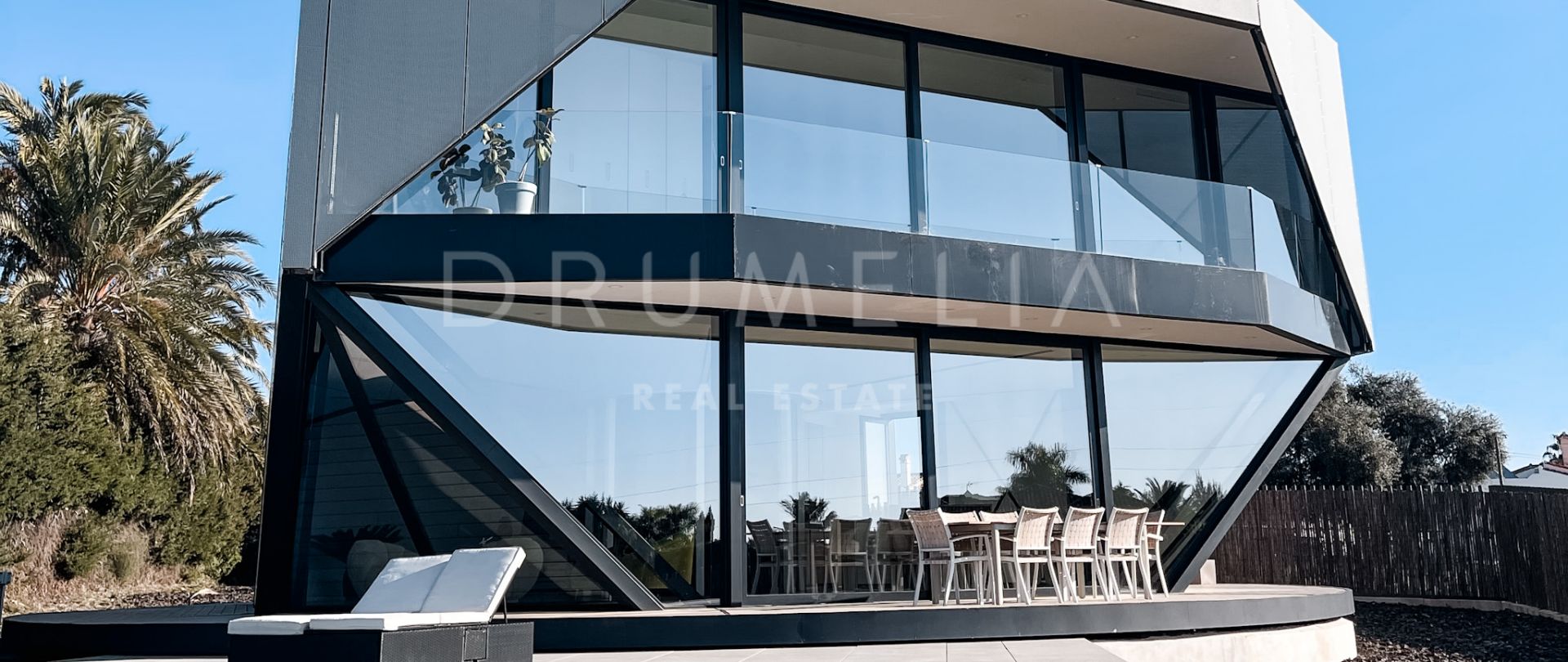 Helt nytt hus med avantgardistisk design och avancerad teknik i Bel Air, Estepona