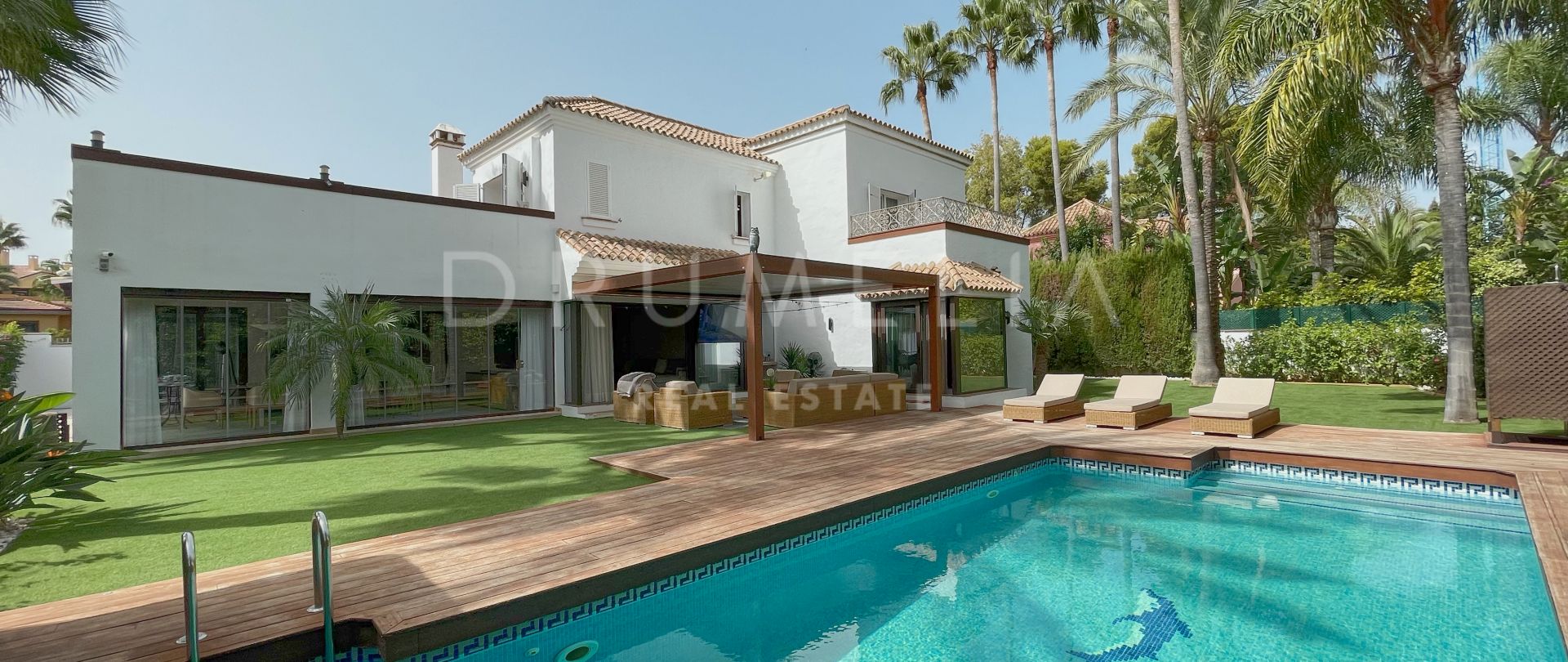 Belle villa de luxe de style andalou à Las Mimosas, Puerto Banus, Marbella