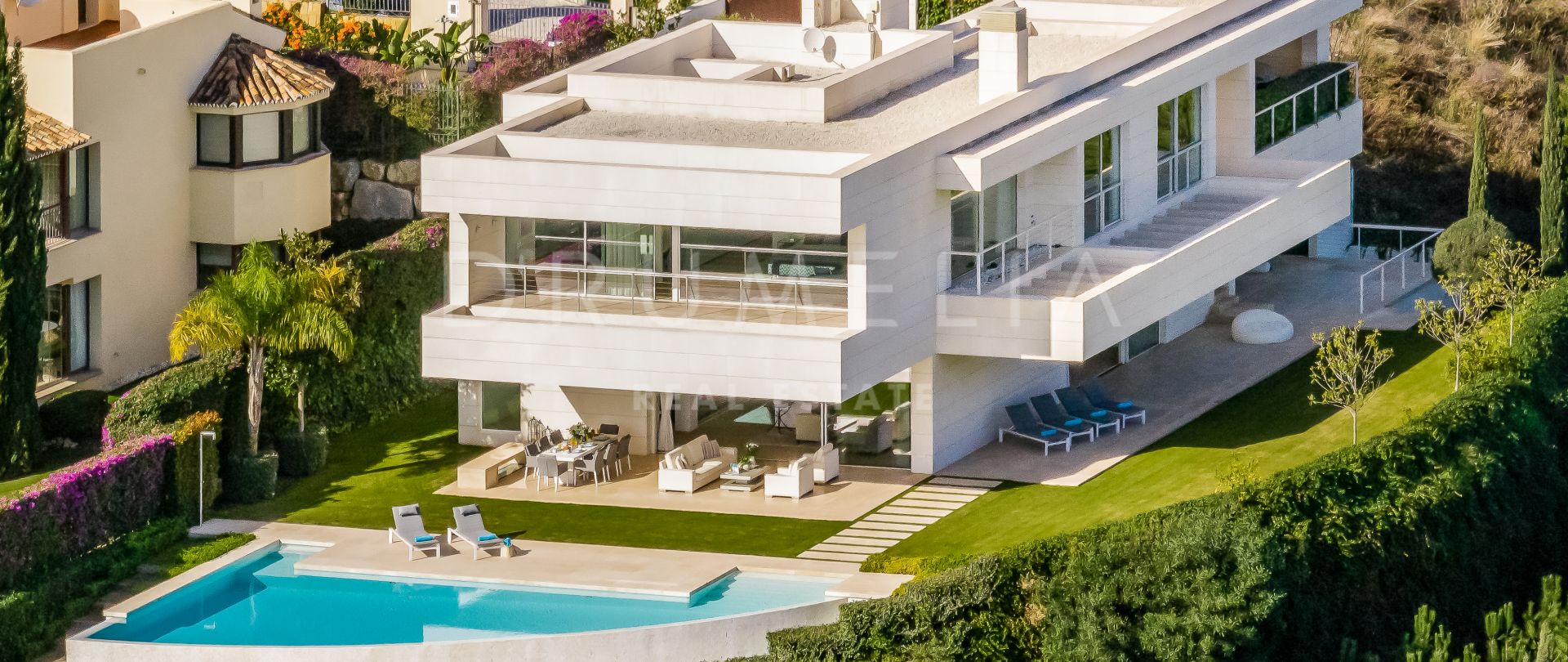 Front-line golf luxury villa with panoramic golf and sea views in Los Flamingos Golf, Benahavis