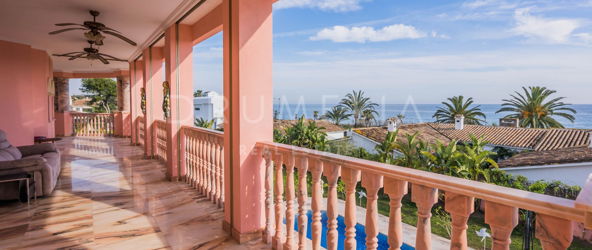 Italiaanse stijl villa met paleisachtig chique en uitzicht op zee, El Saladillo, Estepona