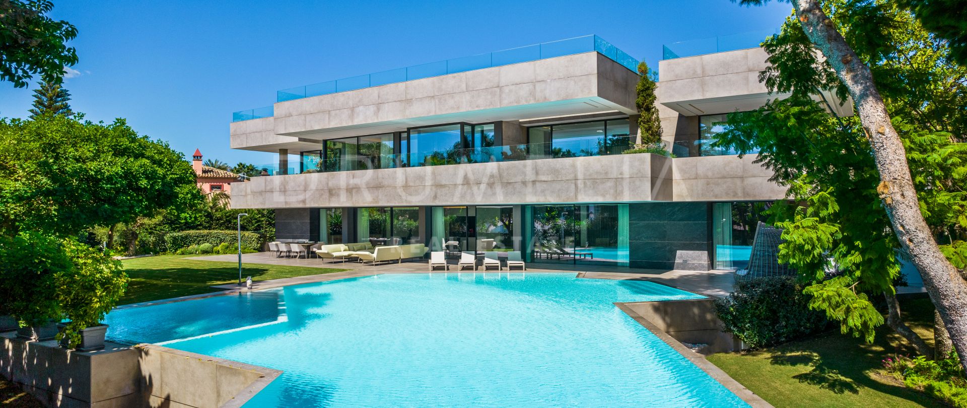 Beeindruckende brandneue State-of-the-Art moderne Villa in Seaside Casasola
