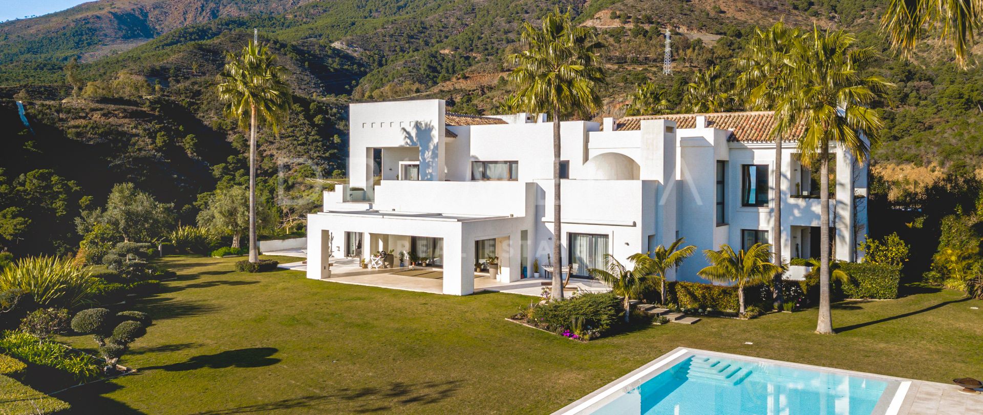 Outstanding Frontline Golf Modern House with Stunning Views in Zagaleta