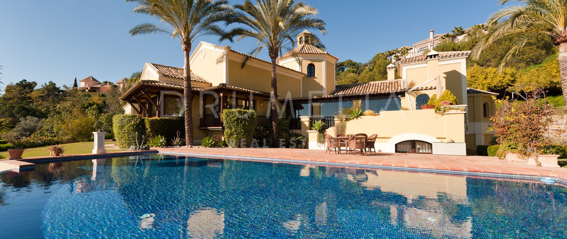 Villa espagnole classique de luxe au charme captivant à Zagaleta