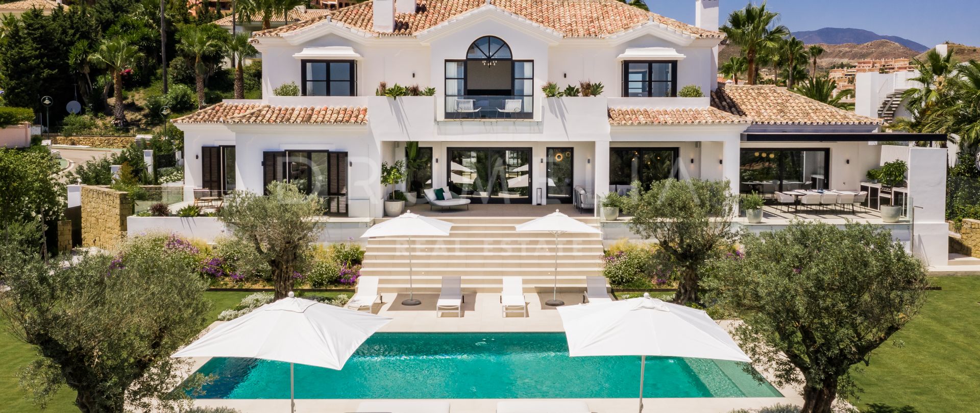 Elegante e Impresionante Villa Moderna con Vistas al Mar en La Cerquilla - Nueva Andalucía