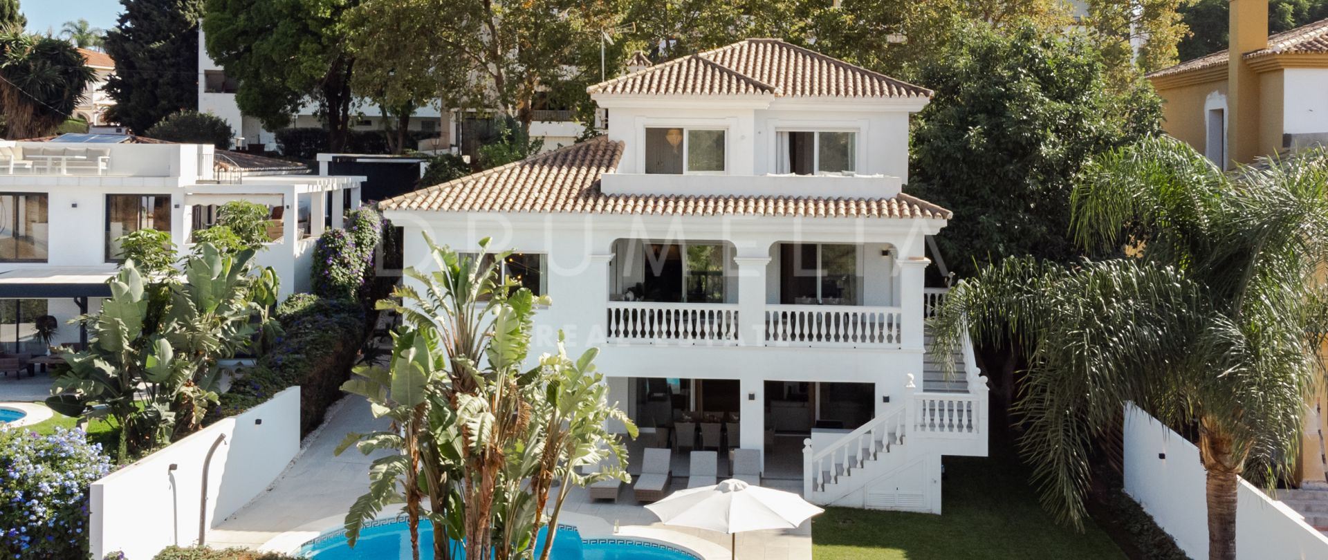 Fantastic Mediterranean villa with modern Scandinavian design for sale in Nueva Andalucia Marbella.