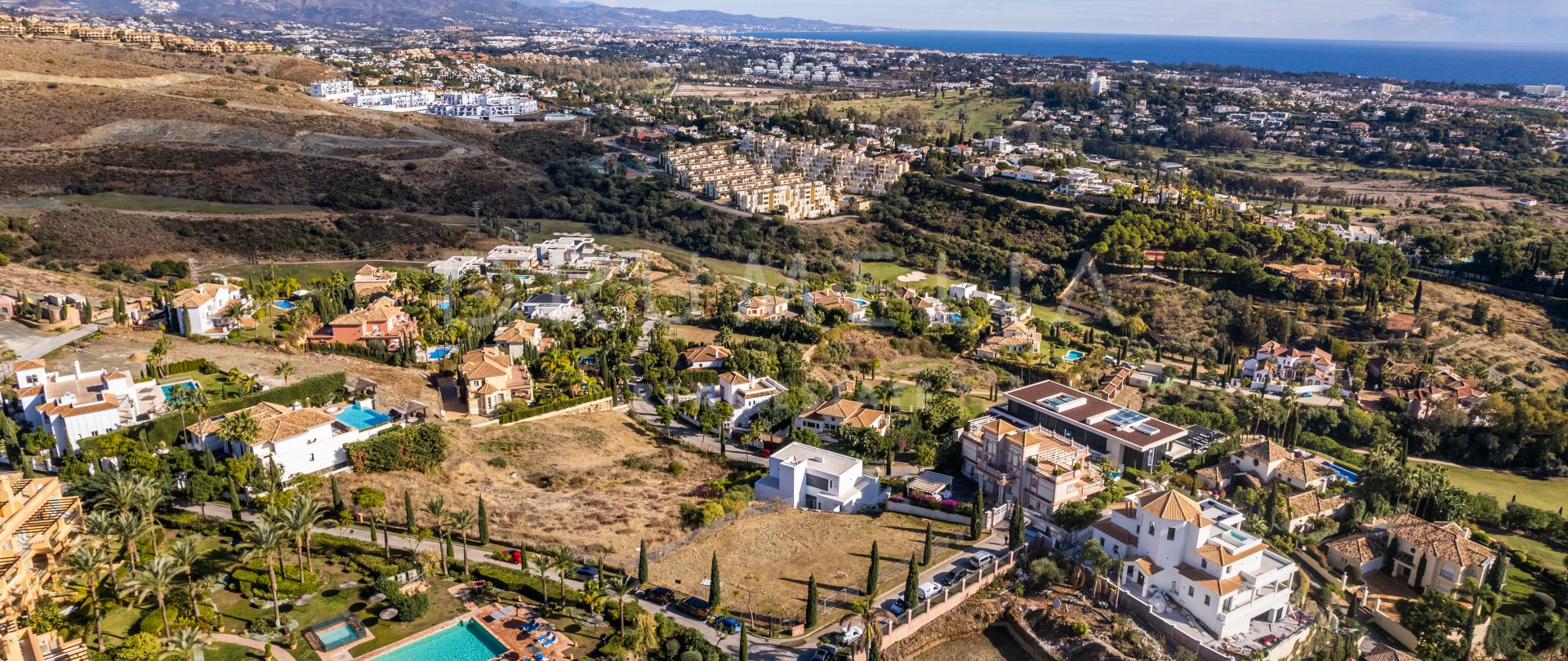 Excellent plot with sea and mountain views for sale in Los Flamingos Golf Resort, Benahavis