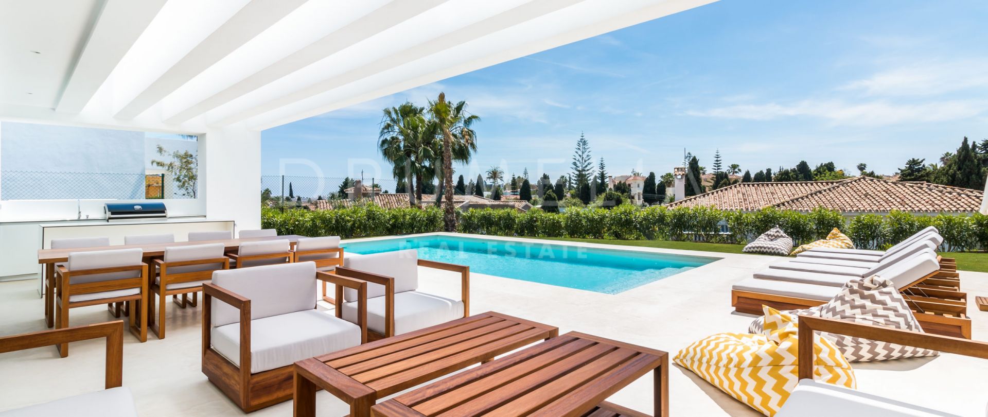 Vackert möblerad modern stil high-end villa till salu i El Paraiso, New Golden Mile, Estepona