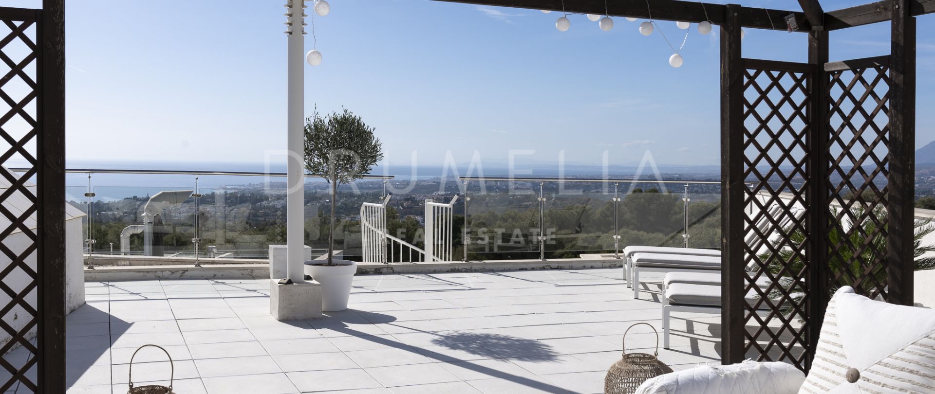 Prachtig luxe herenhuis met prachtig panoramisch uitzicht in Meisho Hills, Sierra Blanca, Marbella