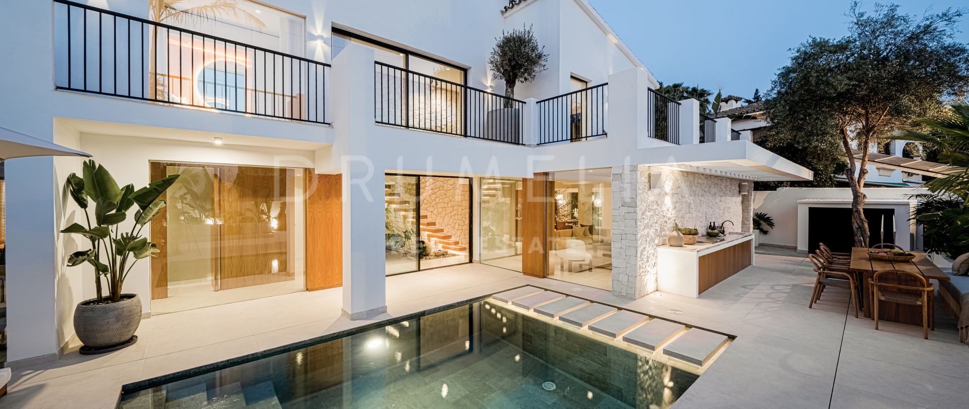 Prachtige totaal gerenoveerde villa op een toplocatie in Nueva Andalucia, Marbella