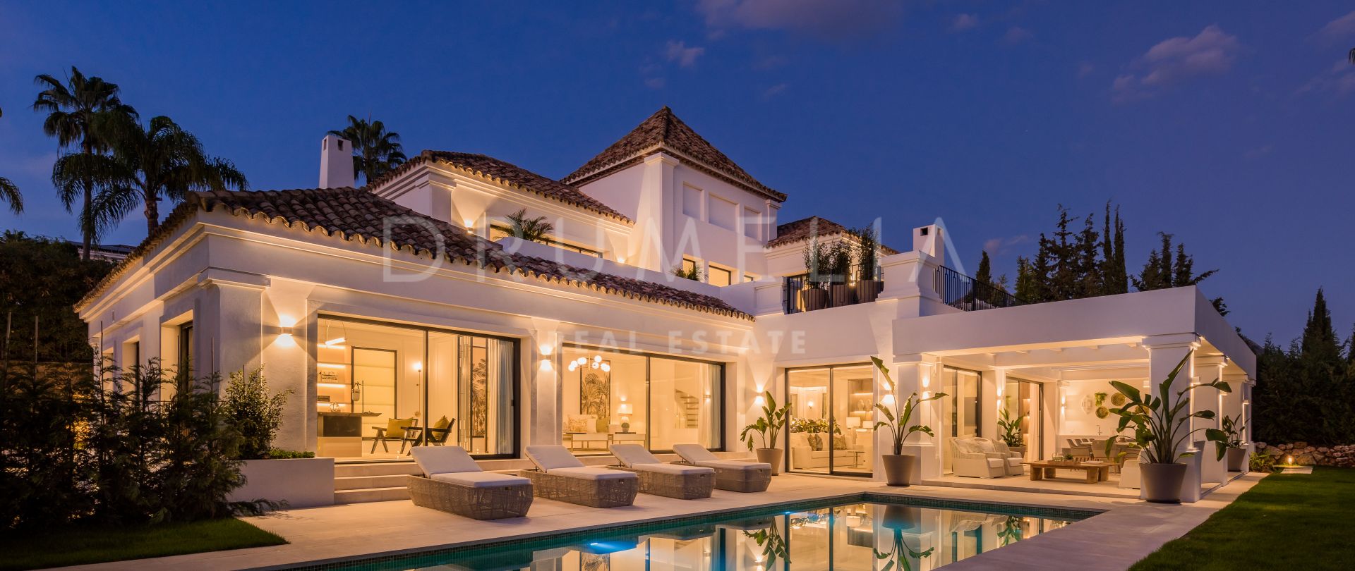 Neue, moderne сlassic Stil, elegante Luxus Mittelmeer Villa in Nueva Andalucía, Marbella