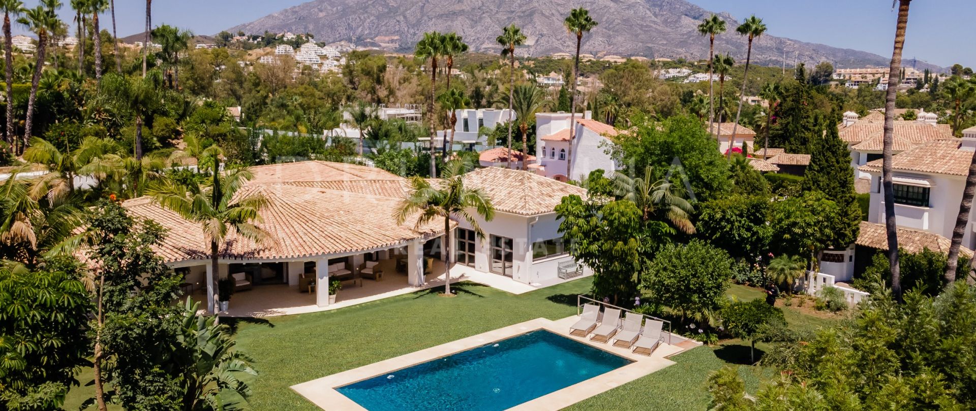 Elegante high-end villa te koop in het prestigieuze La Cerquilla, Nueva Andalucía, Marbella