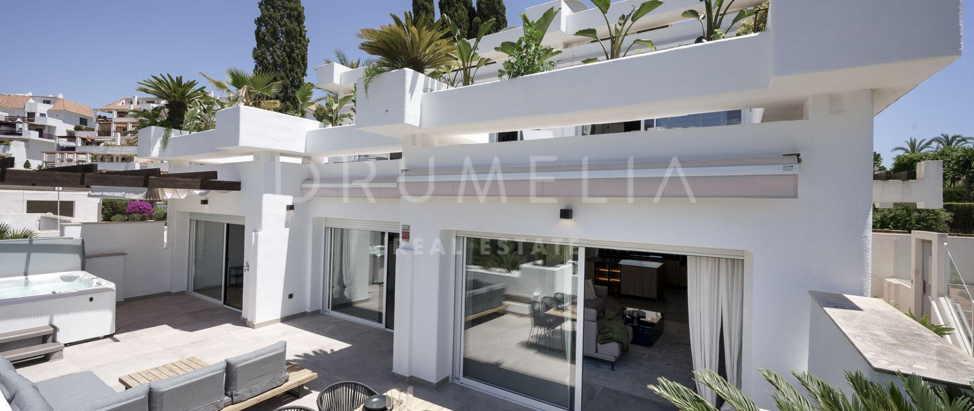 Fantastisk och elegant duplex takvåning i Las Lomas de Marbella Club, Golden Mile