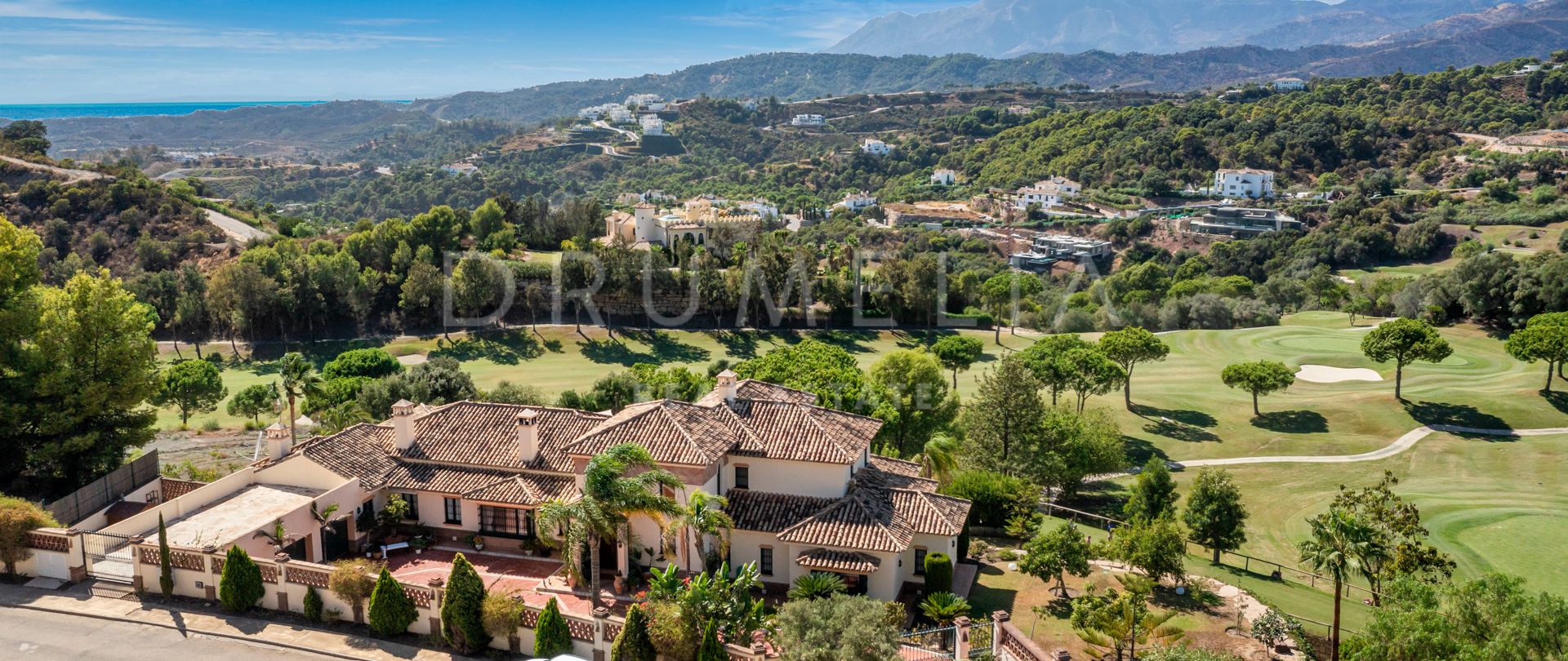 Traditionele stijl, fantastische luxe front-line golf villa in Marbella Club Golf Resort