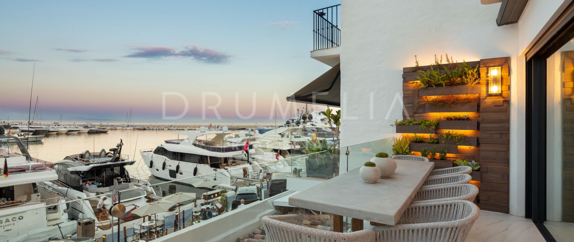Hervorragende moderne Luxuswohnung mit Blick auf das Mittelmeer, Puerto Banus, Marbella