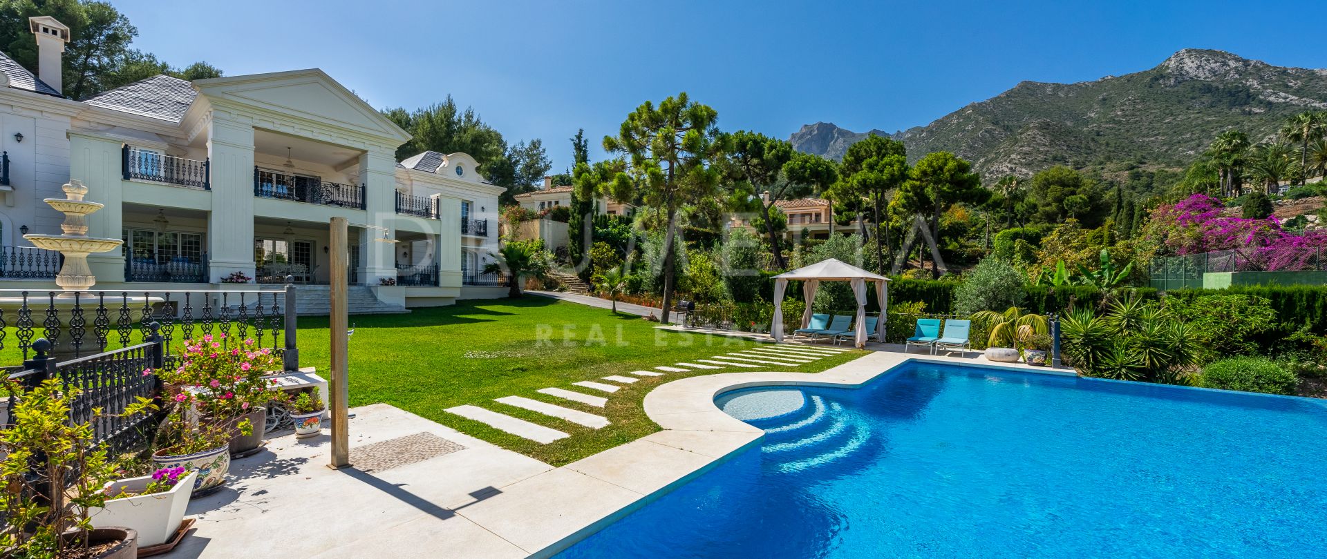 Luxe stijlvolle villa met prachtig uitzicht op de bergen, Cascada de Camoján, Marbella Golden Mile