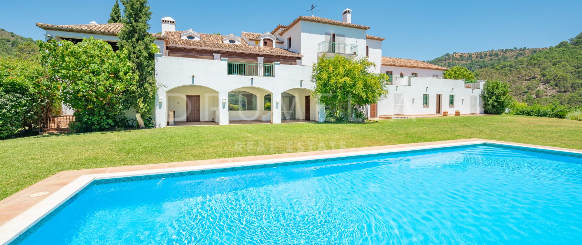 Impressionnante propriété andalouse de luxe à la campagne avec un grand terrain, Estepona