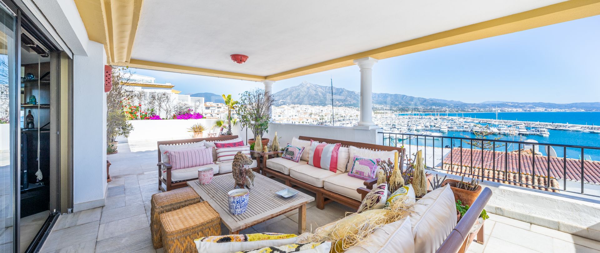 Schitterend luxueus duplex penthouse aan het strand in het schitterende Puerto Banus, Marbella