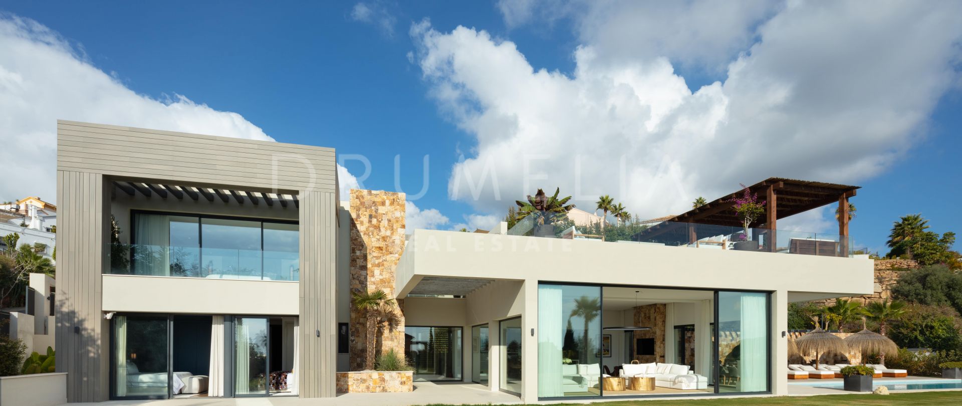 Villa de lujo de estilo contemporáneo progresista de nueva construcción en Nueva Andalucía