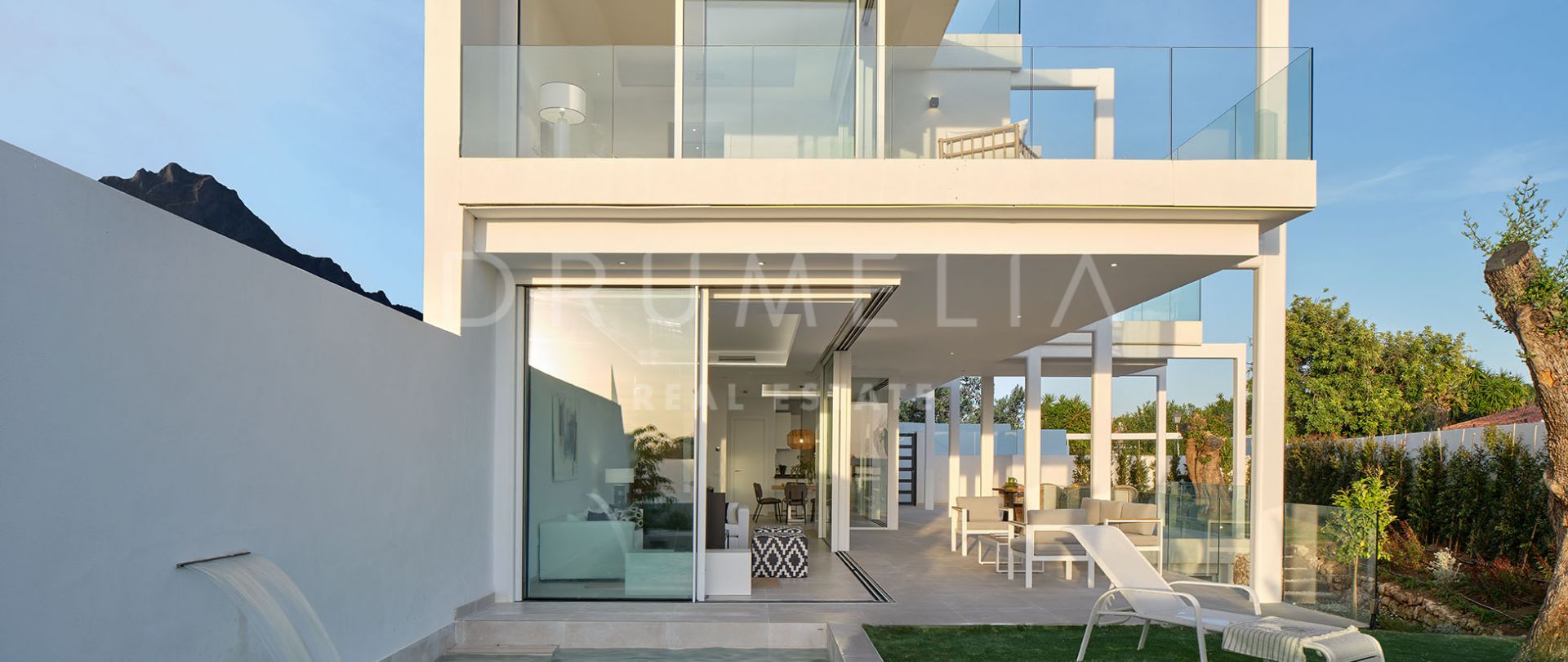 Impresionante casa adosada moderna de lujo con hermosas vistas al mar, Marbella