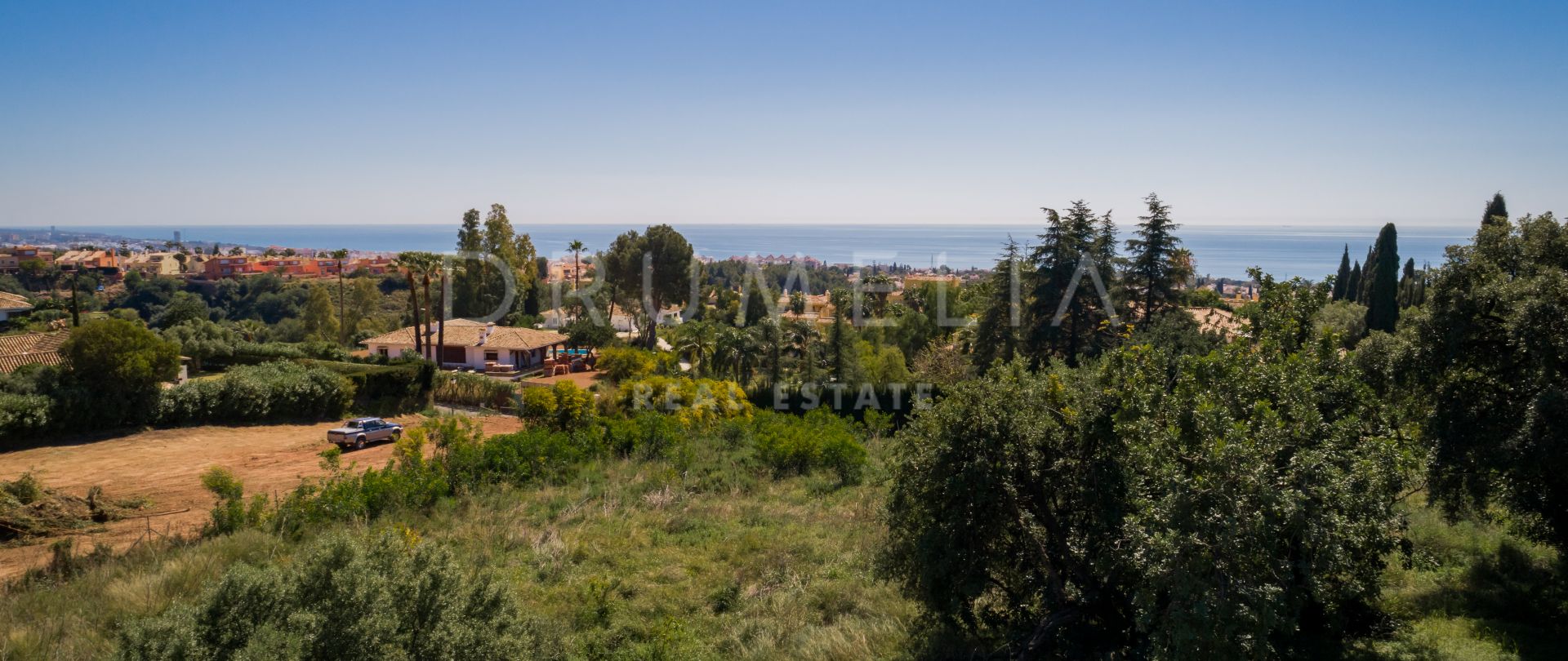 Enastående stor tomt med fantastisk utsikt i Cascada de Camojan, Golden Mile i Marbella
