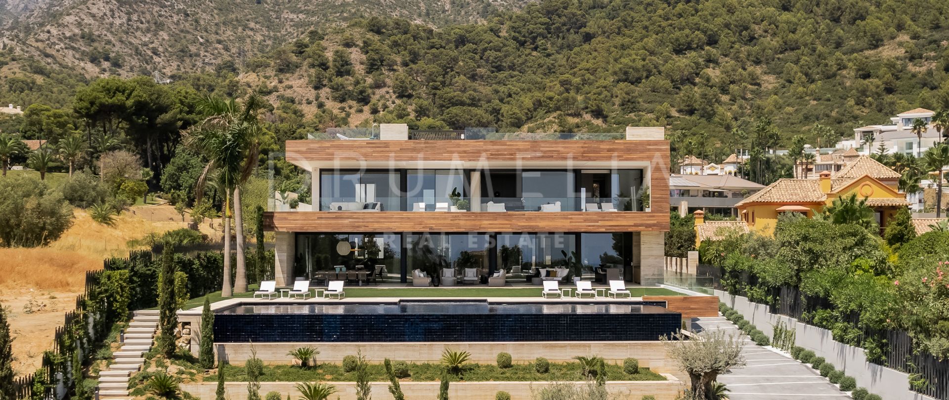 Gran villa a estrenar con vistas espectaculares en Cascada de Camoján, Milla de Oro de Marbella.