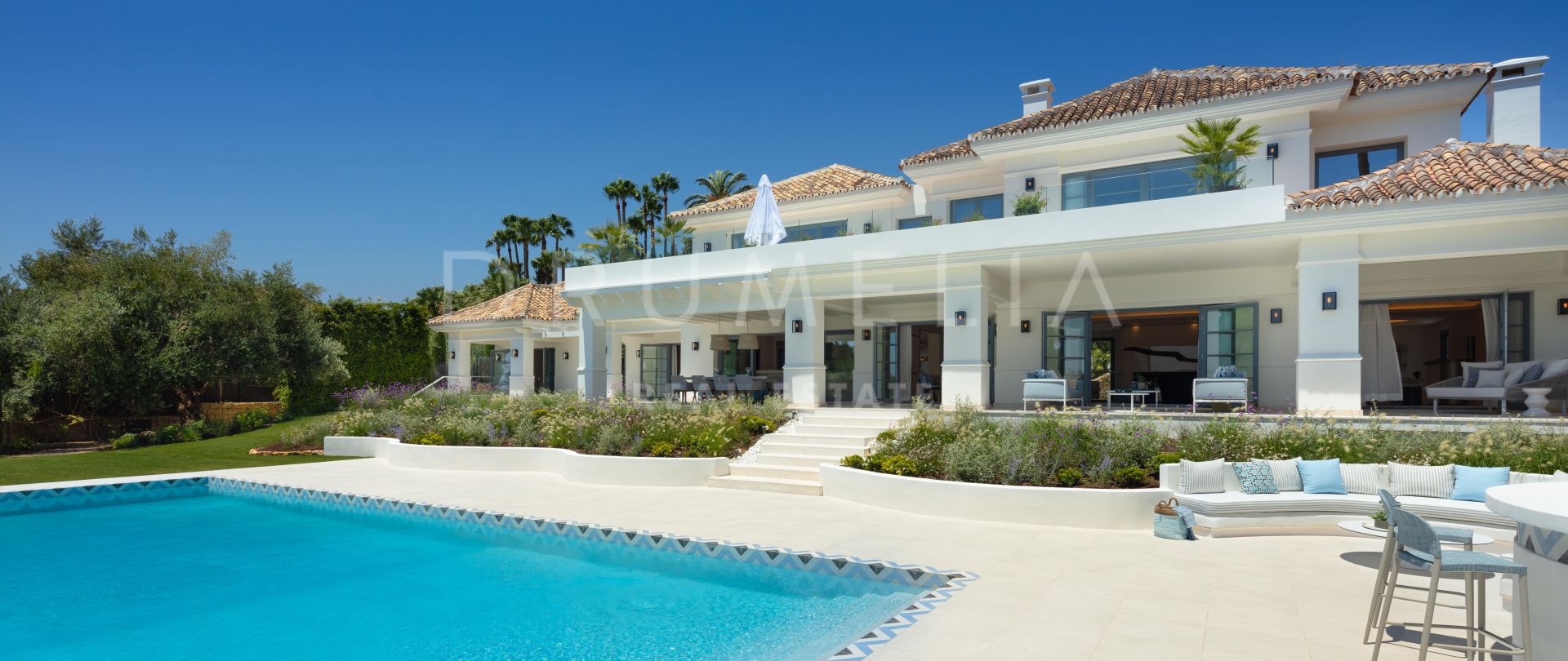 Villa Feliz - Elegant lyxvilla med havsutsikt och charmig trädgård i Nueva Andalucía