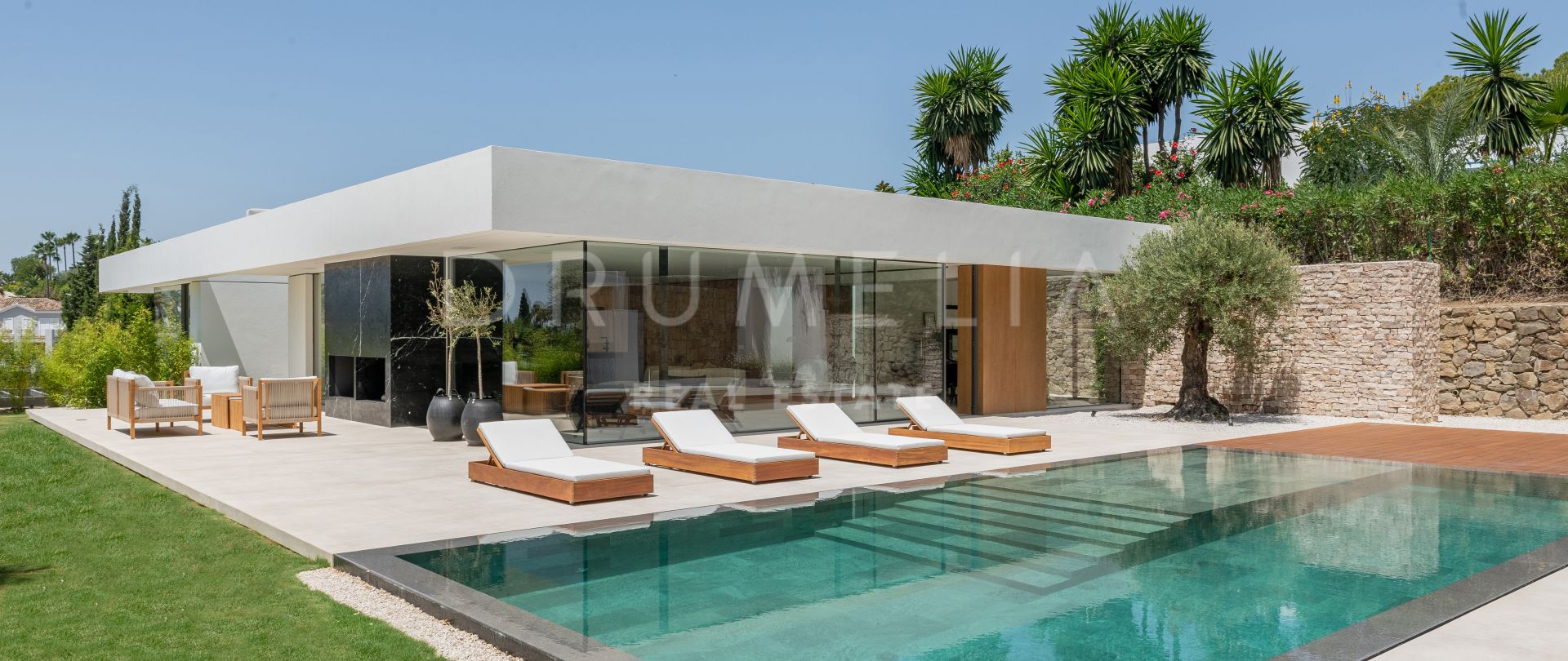 Ultramodern villa i Ibiza-stil i La Cerquilla, Nueva Andalucía