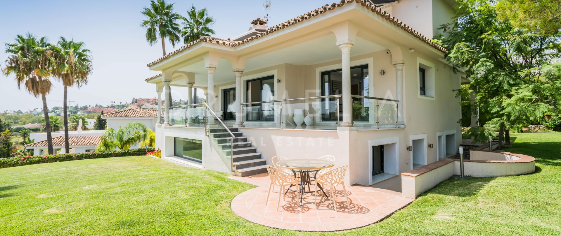 High-End-Villa mit atemberaubendem Panoramablick in Golf Valley, Nueva Andalucía