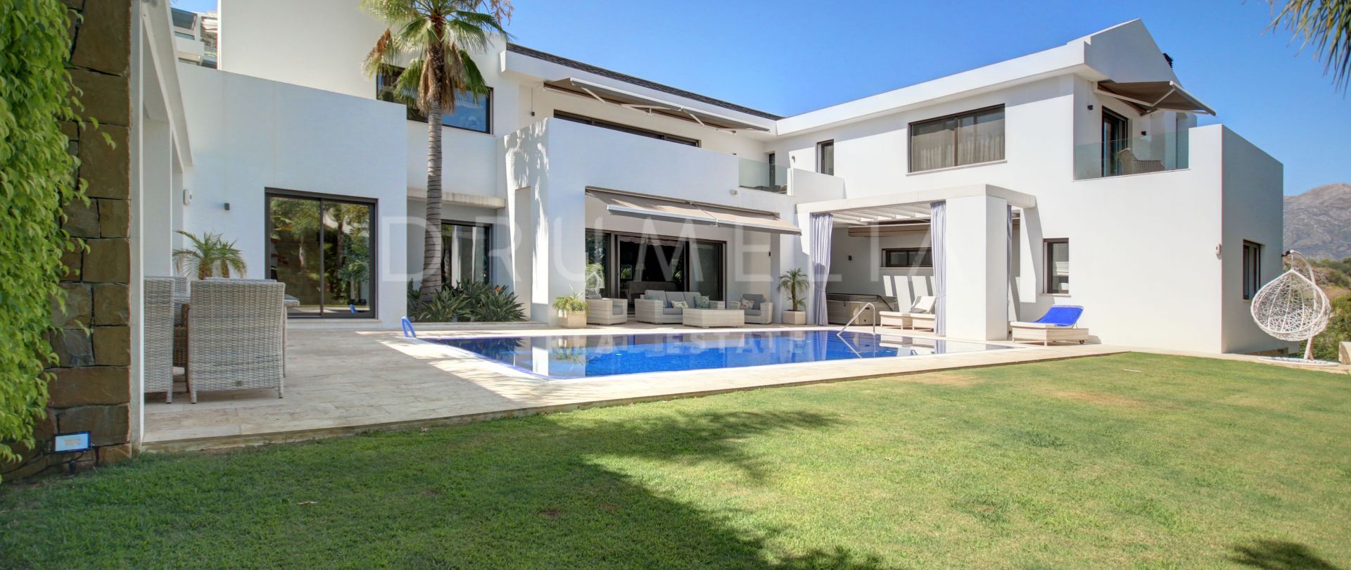 Villa de luxe moderne en première ligne de golf à La Quinta Golf Resort, Benahavis