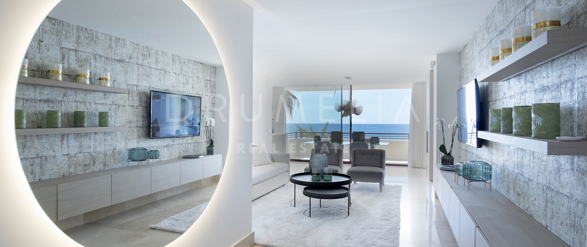Espectacular Apartamento lujoso y moderno con vistas al mar en Estepona Playa, Estepona