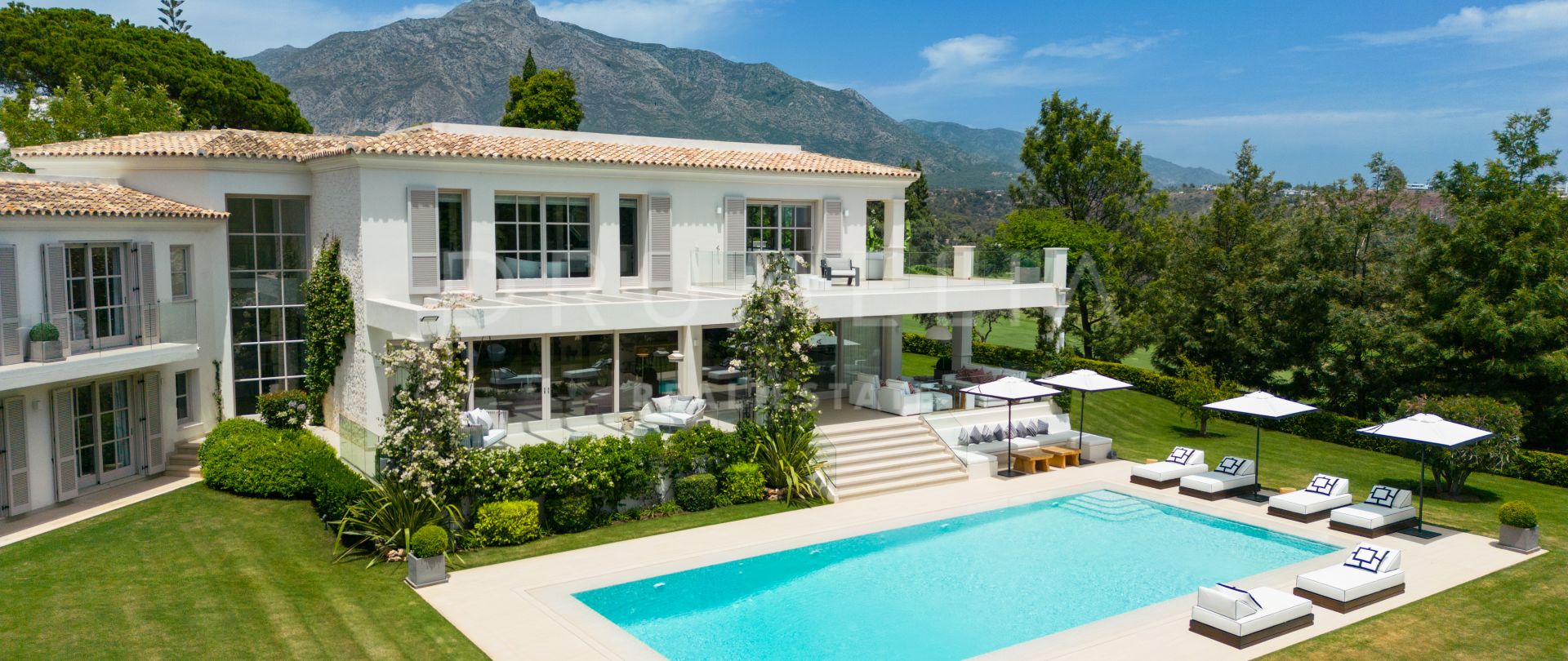 Beeindruckende moderne Luxusvilla in erster Reihe am Golf, Nueva Andalucía, Marbella