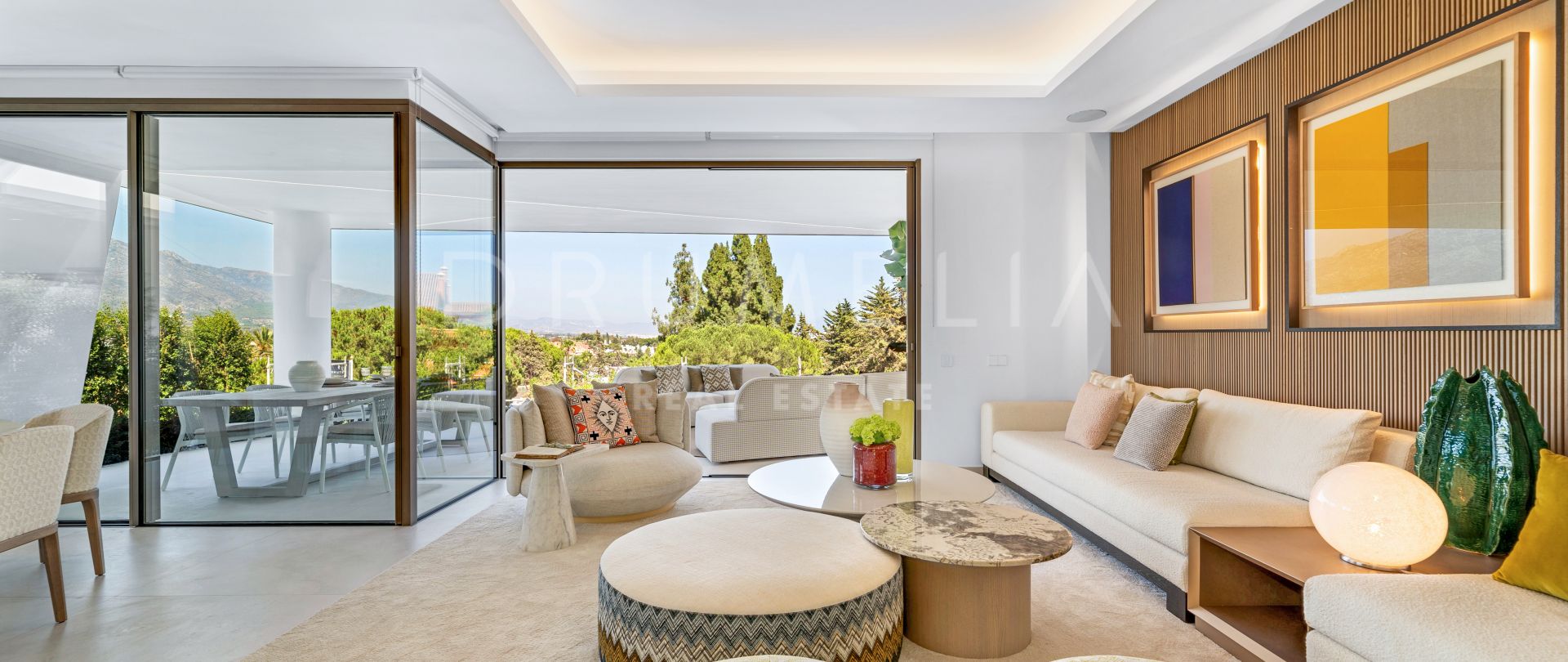 Nieuwe moderne halfvrijstaande luxe villa in Nueva Andalucía, Marbella