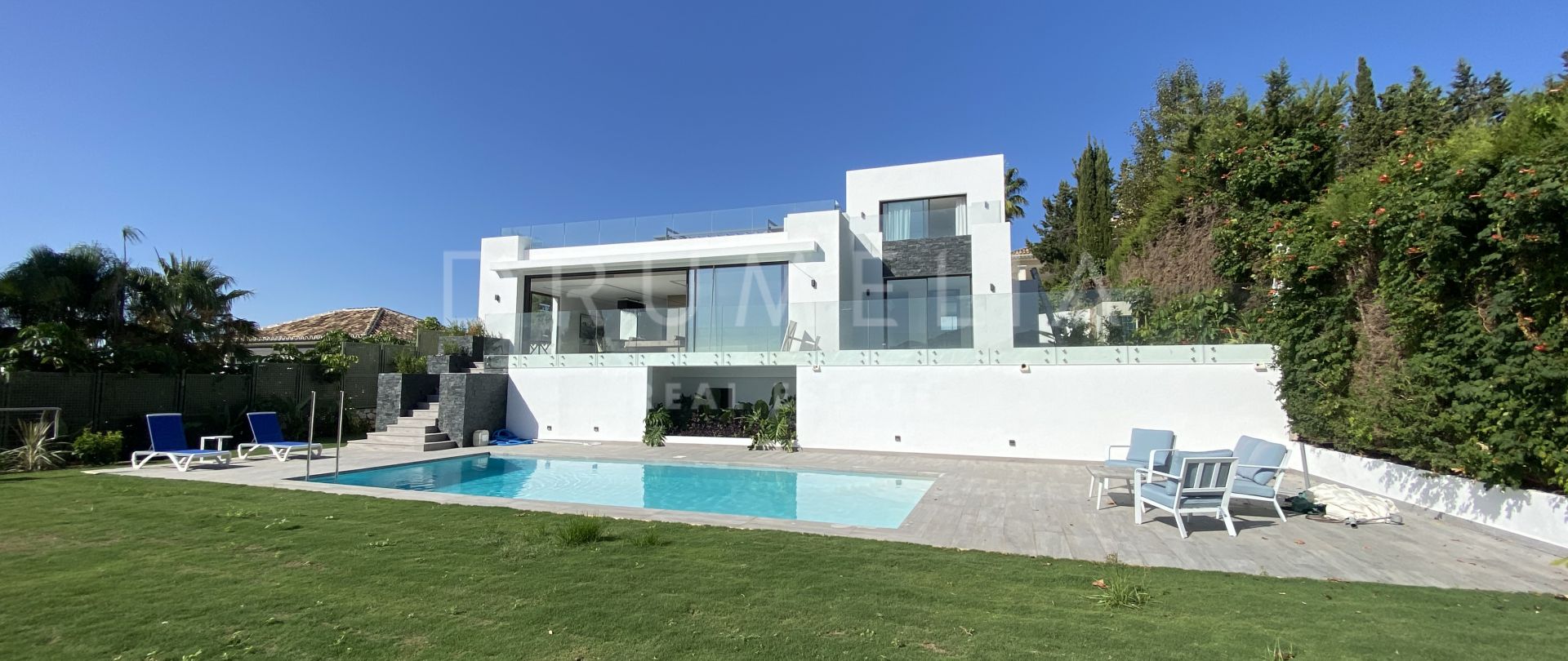 Helt ny modern villa ett stenkast från Sierra Blanca, Marbella