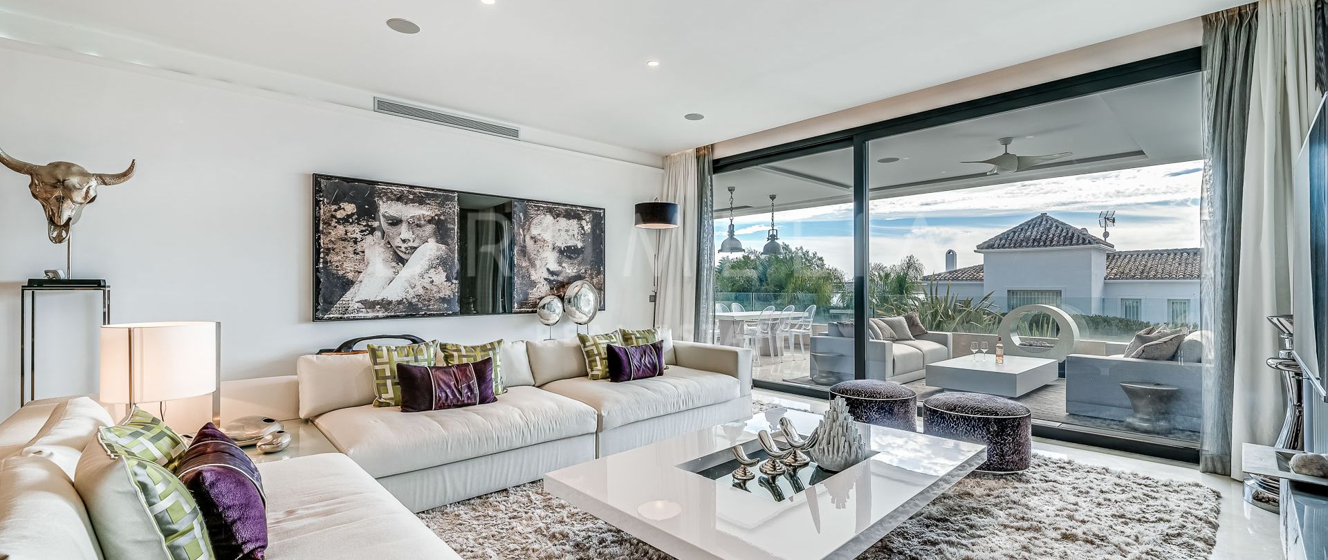 Elegante gelijkvloerse luxe duplex te koop in Reserva de Sierra Blanca, Marbella's Golden Mile.