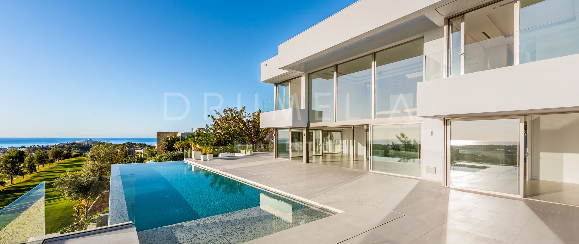Villa moderna a estrenar con impresionantes vistas panorámicas al mar, La Alqueria, Benahavis